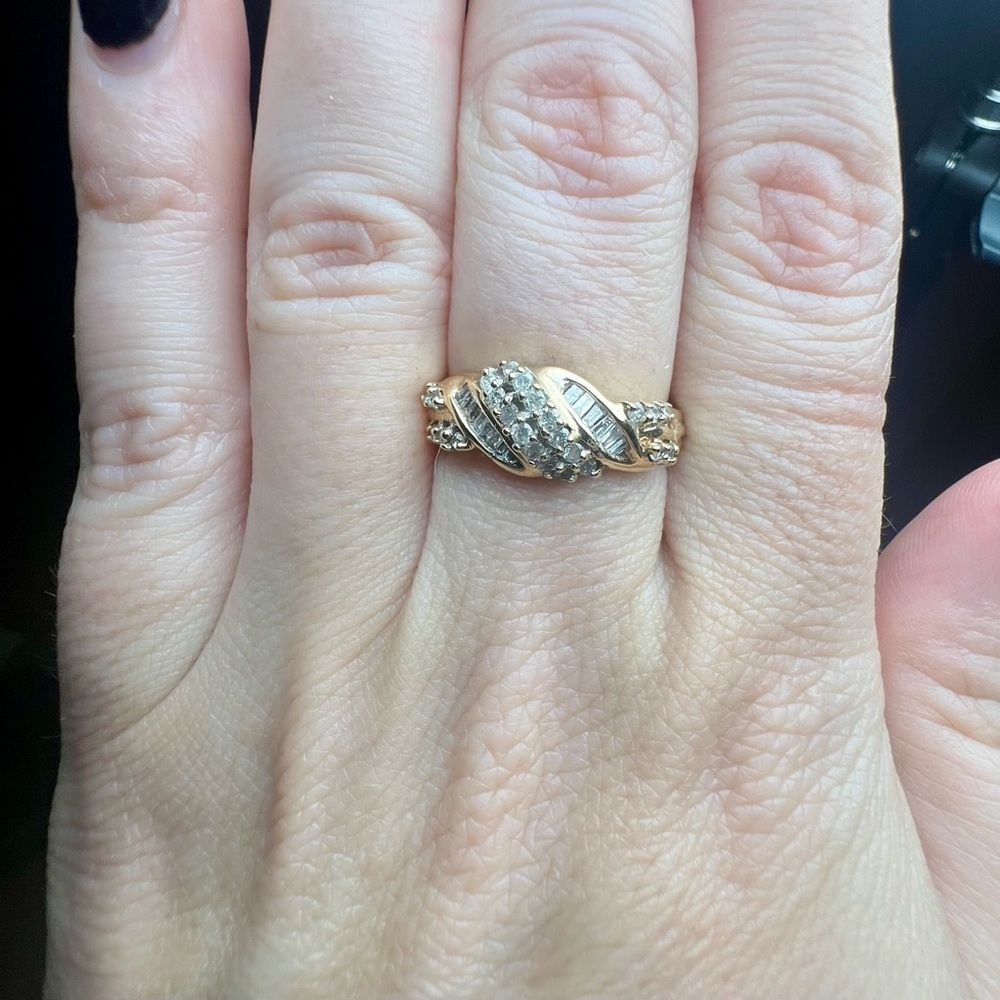 Vintage Estate 10K Yellow Gold Diamond Twist Ring Size 8.5